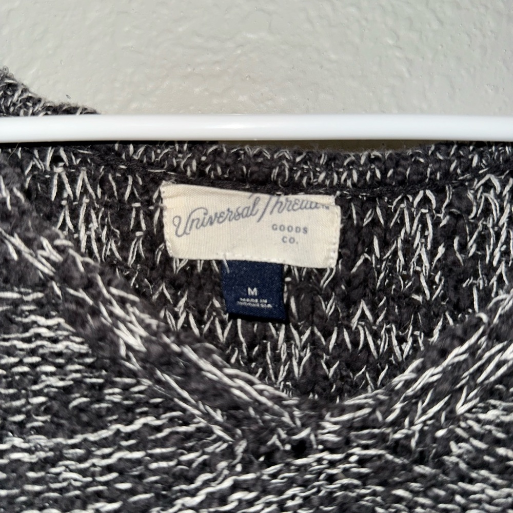 Universal Threads Sweater - Picture 3 of 3